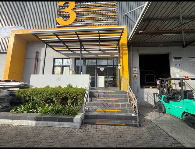 1,697M² WAREHOUSE TO LET IN AIRPORT INDUSTRIA